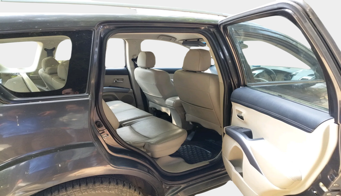 2011 Mitsubishi Outlander 2.4 MIVEC, Petrol, Automatic, 94,115 km, interior