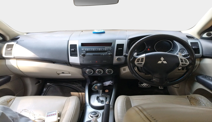 2011 Mitsubishi Outlander 2.4 MIVEC, Petrol, Automatic, 94,115 km, interior