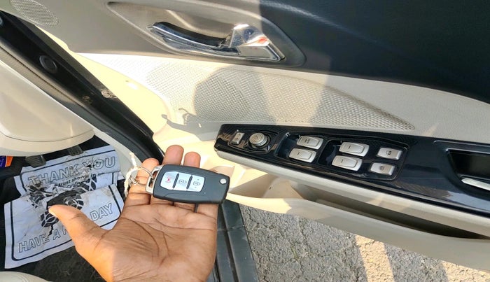 2019 Mahindra XUV300 W8 (O) 1.5 DIESEL, Diesel, Manual, 80,030 km, interior