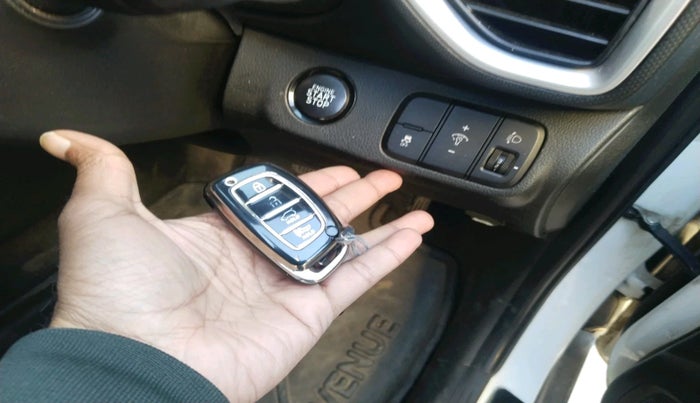 2019 Hyundai VENUE SX PLUS 1.0 TURBO DCT, Petrol, Automatic, 1,22,938 km, interior