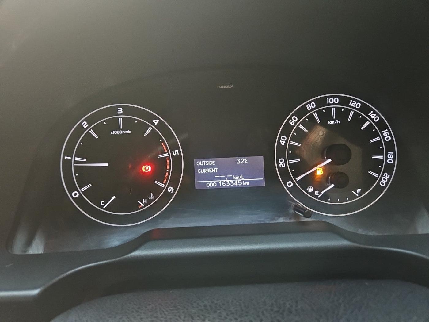 2017 Toyota Innova Crysta 2.4 G 7 STR, Diesel, Manual, 1,64,818 km, interior