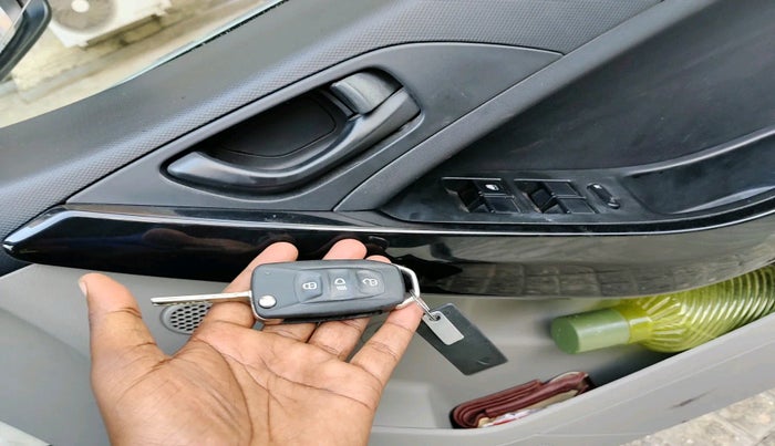 2018 Tata NEXON XM PETROL, Petrol, Manual, 65,043 km, interior