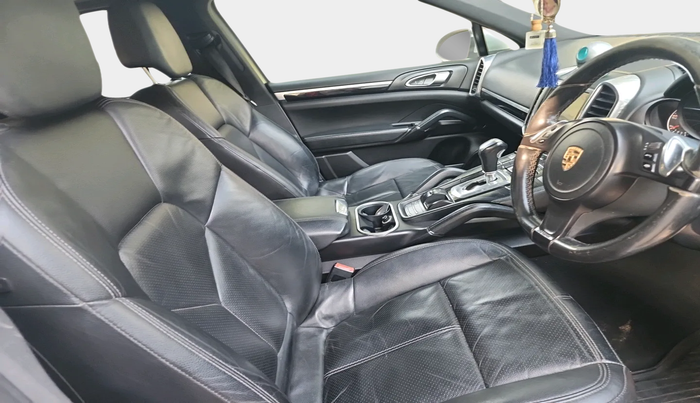 2013 Porsche Cayenne DIESEL, Diesel, Automatic, 1,28,756 km, interior