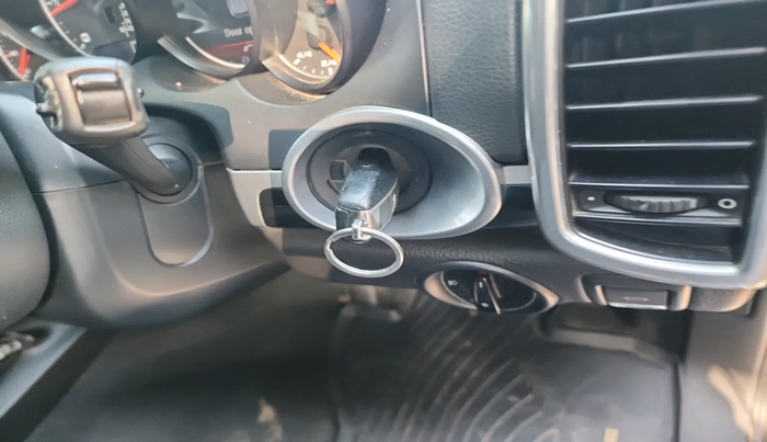 2013 Porsche Cayenne DIESEL, Diesel, Automatic, 1,28,756 km, interior