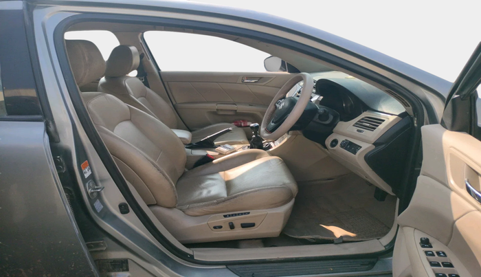 2012 Maruti Kizashi 2.4L MT, Petrol, Manual, 1,05,703 km, interior