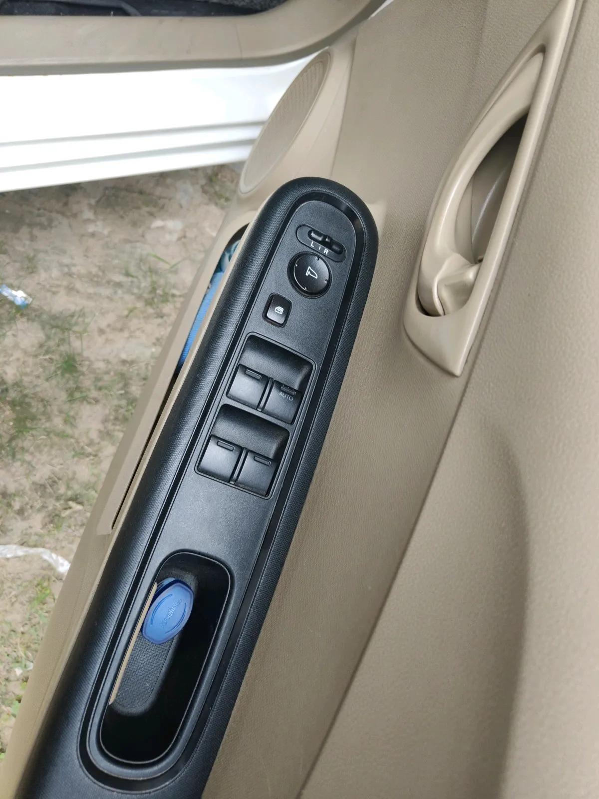 2014 Honda Mobilio 1.5L I-VTEC S, Petrol, Manual, 1,09,234 km, interior