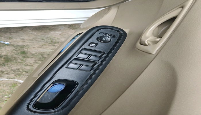 2014 Honda Mobilio 1.5L I-VTEC S, Petrol, Manual, 1,09,234 km, interior