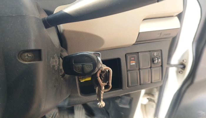 2015 Maruti Wagon R 1.0 LXI, Petrol, Manual, 52,948 km, interior