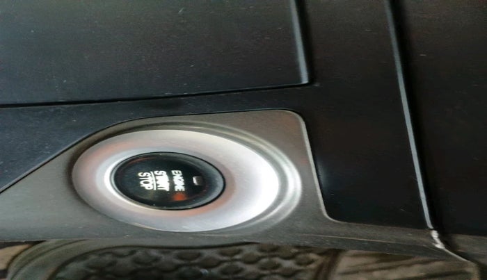 2018 Mahindra XUV500 W10, Diesel, Manual, 92,426 km, interior