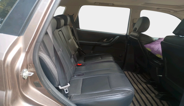 2018 Mahindra XUV500 W10, Diesel, Manual, 92,426 km, interior