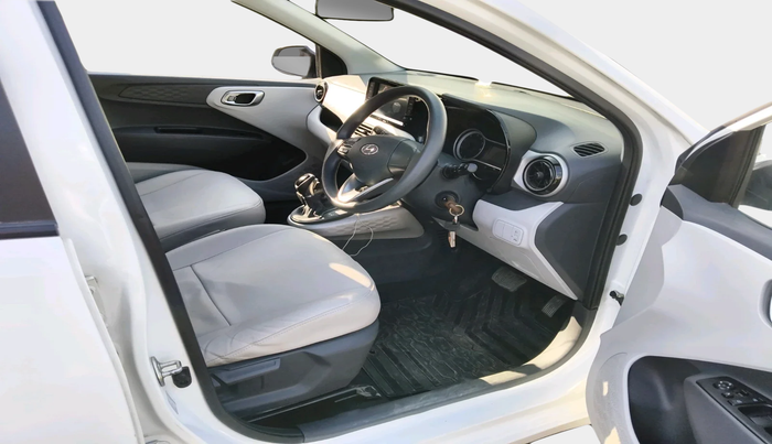 2021 Hyundai GRAND I10 NIOS SPORTZ AMT 1.2 KAPPA VTVT, Petrol, Automatic, 2,816 km, interior