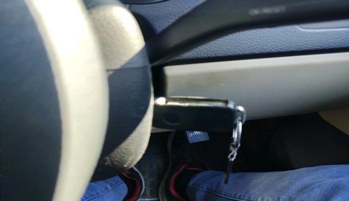 2013 Volkswagen Polo COMFORTLINE 1.2L PETROL, Petrol, Manual, 1,18,885 km, interior