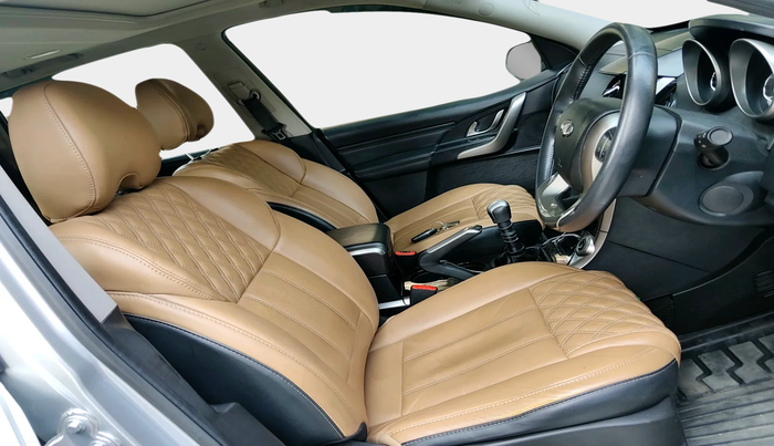 2021 Mahindra XUV500 W11, Diesel, Manual, 85,145 km, interior
