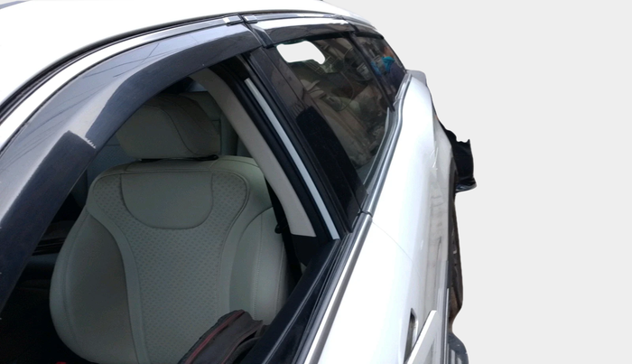 2022 Mahindra XUV700 AX 3 D MT 7 STR, Diesel, Manual, 71,594 km, interior