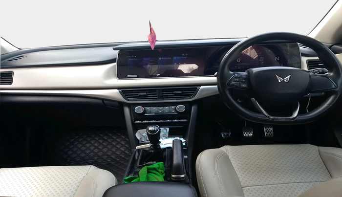 2022 Mahindra XUV700 AX 3 D MT 7 STR, Diesel, Manual, 71,594 km, interior