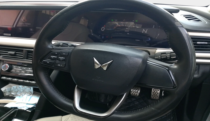 2022 Mahindra XUV700 AX 3 D MT 7 STR, Diesel, Manual, 71,594 km, interior