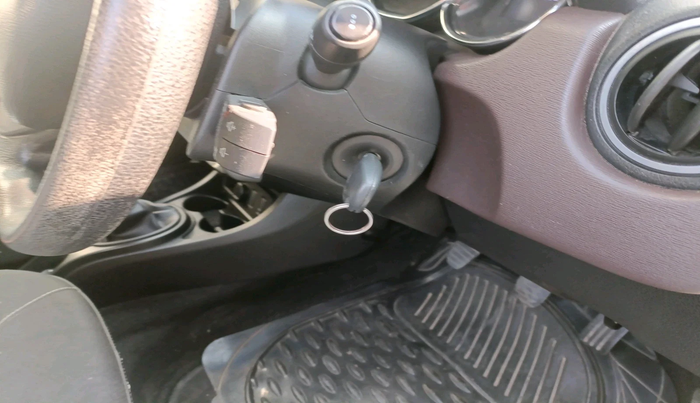 2018 Nissan Terrano XL (P), Petrol, Manual, 1,18,038 km, interior