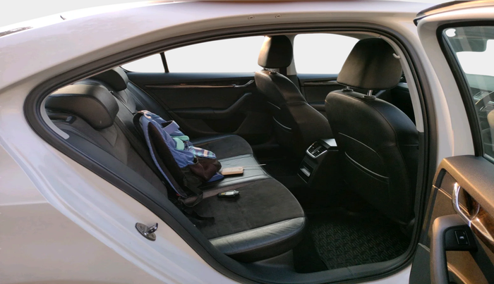 2015 Skoda Octavia ELEGANCE 1.8 TSI AT, Petrol, Automatic, 1,06,298 km, interior