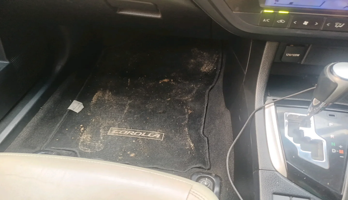 2015 Toyota Corolla Altis VL CVT PETROL, Petrol, Automatic, 1,18,581 km, interior
