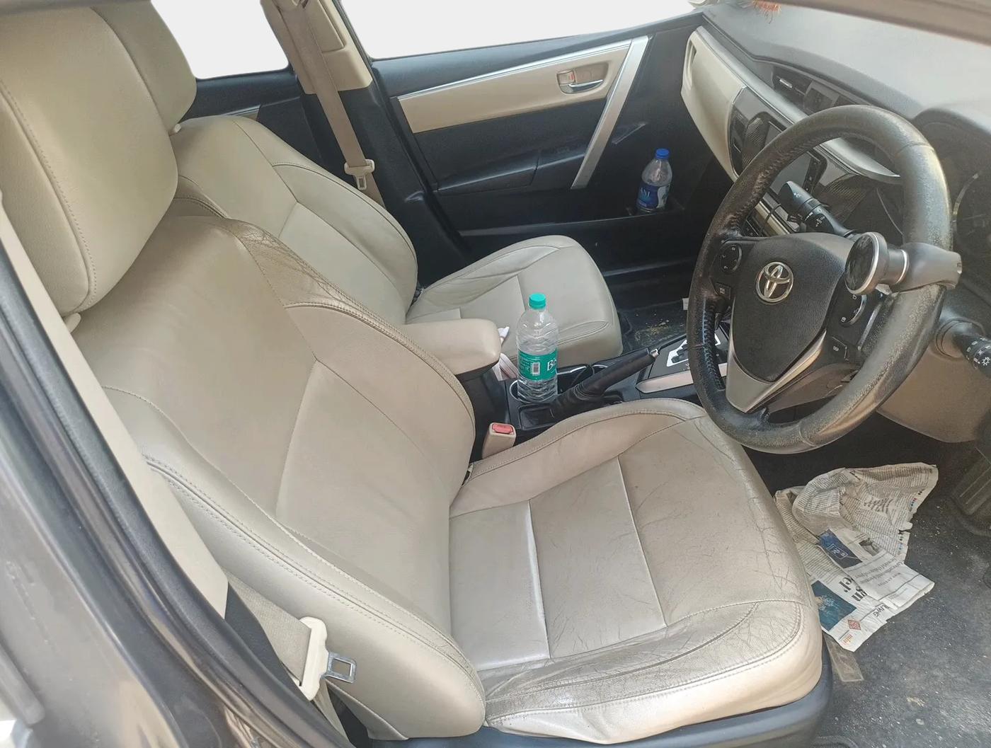 2015 Toyota Corolla Altis VL CVT PETROL, Petrol, Automatic, 1,18,582 km, interior