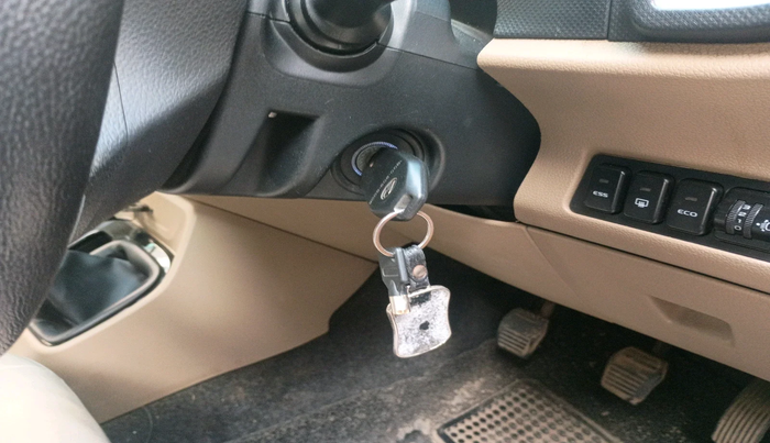 2016 Mahindra TUV300 T8, Diesel, Manual, 1,13,304 km, interior