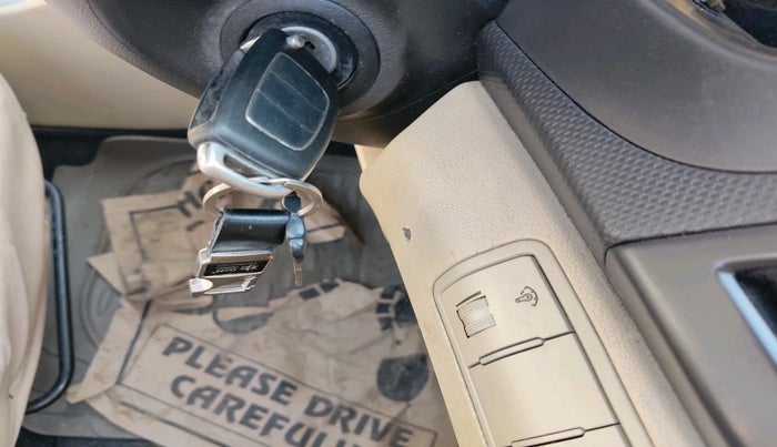 2013 Hyundai Verna FLUIDIC 1.6 VTVT SX, Petrol, Manual, 1,46,903 km, interior