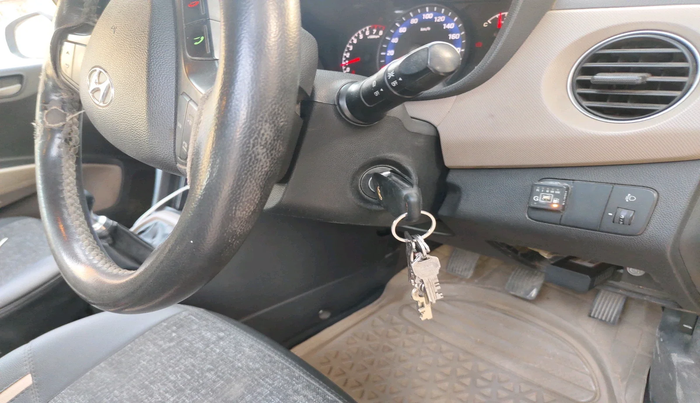 2014 Hyundai Xcent S 1.2, Petrol, Manual, 1,98,026 km, interior