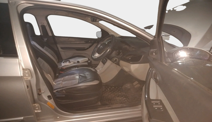 2016 Tata Tiago XT PETROL, Petrol, Manual, 1,05,667 km, interior