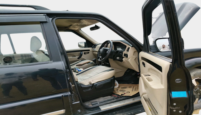 2023 Mahindra SCORPIO CLASSIC S11 MT 7S CC, Diesel, Manual, 40,024 km, interior