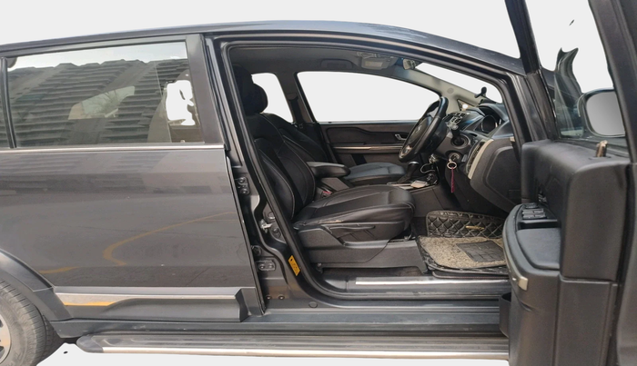 2018 Tata Hexa XTA 4X2 7 STR, Diesel, Automatic, 94,296 km, interior