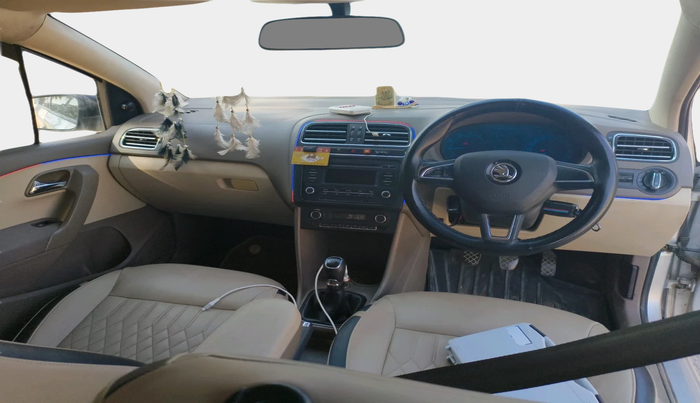 2015 Skoda Rapid AMBITION 1.6 MPI MT, Petrol, Manual, 1,04,778 km, interior