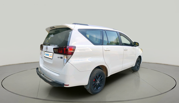 2016 Toyota Innova Crysta 2.7 GX 8 STR, Petrol, Manual, 1,95,894 km, exterior