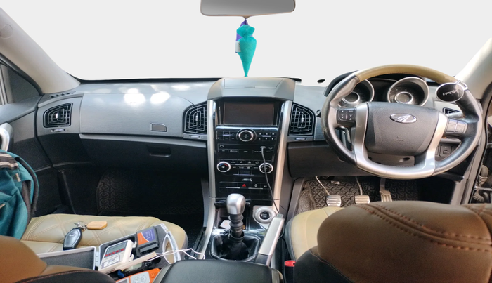 2019 Mahindra XUV500 W7, Diesel, Manual, 1,20,417 km, interior