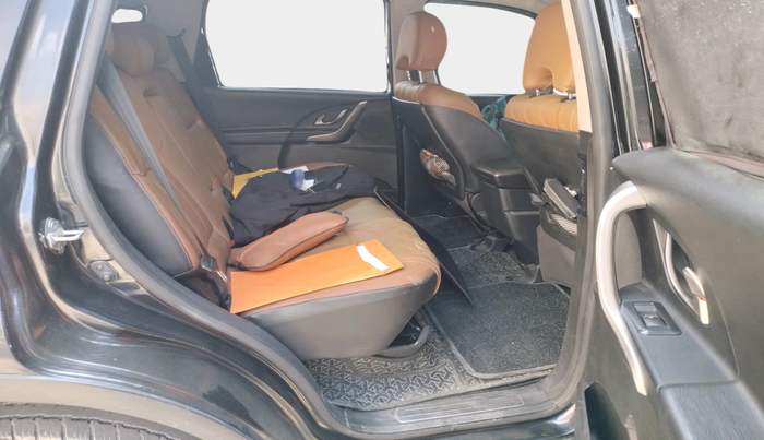 2019 Mahindra XUV500 W7, Diesel, Manual, 1,20,417 km, interior