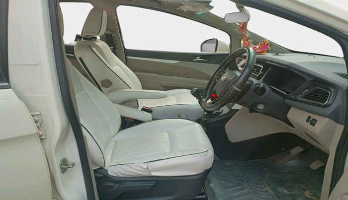 2019 Mahindra MARAZZO M6 7 STR, Diesel, Manual, 54,218 km, interior