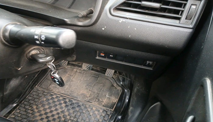 2019 Maruti Swift LXI, Petrol, Manual, 1,35,607 km, interior