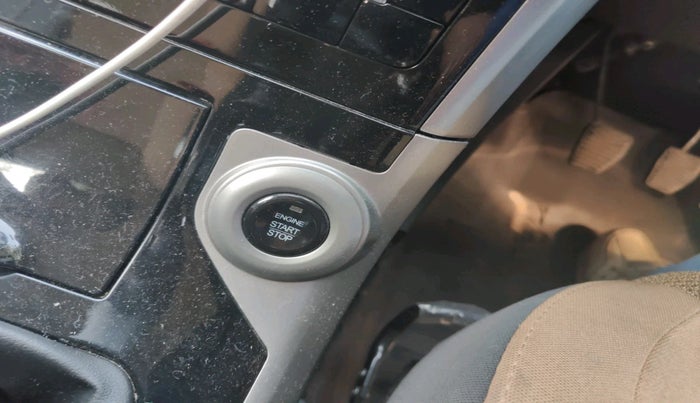 2018 Mahindra XUV500 W7, Diesel, Manual, 49,317 km, interior