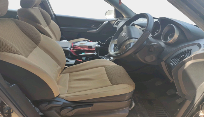 2018 Mahindra XUV500 W7, Diesel, Manual, 49,317 km, interior