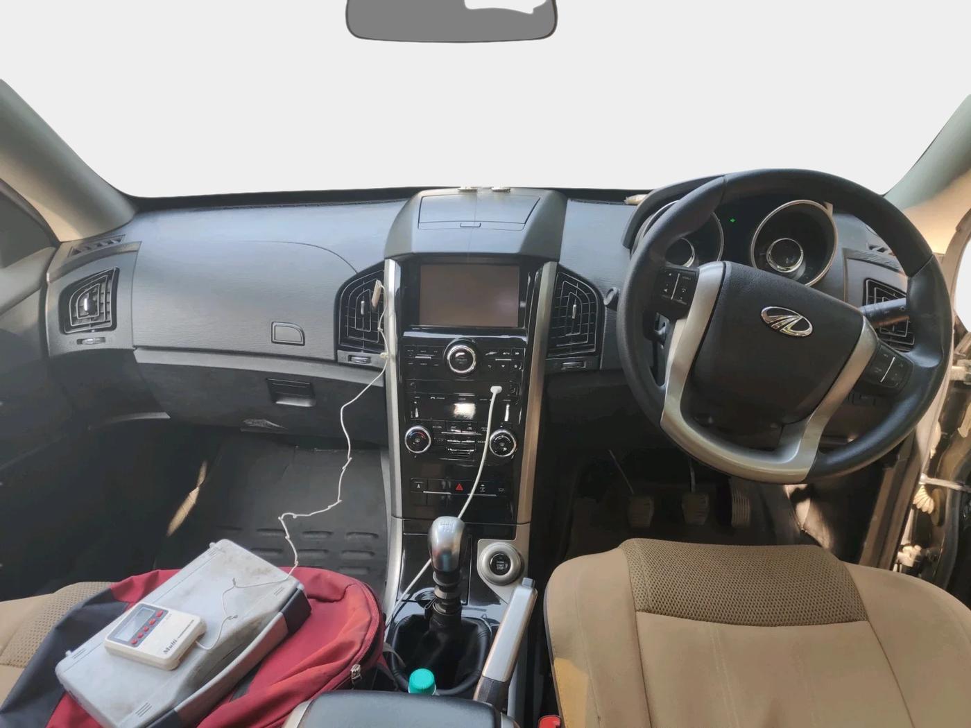 2018 Mahindra XUV500 W7, Diesel, Manual, 49,317 km, interior