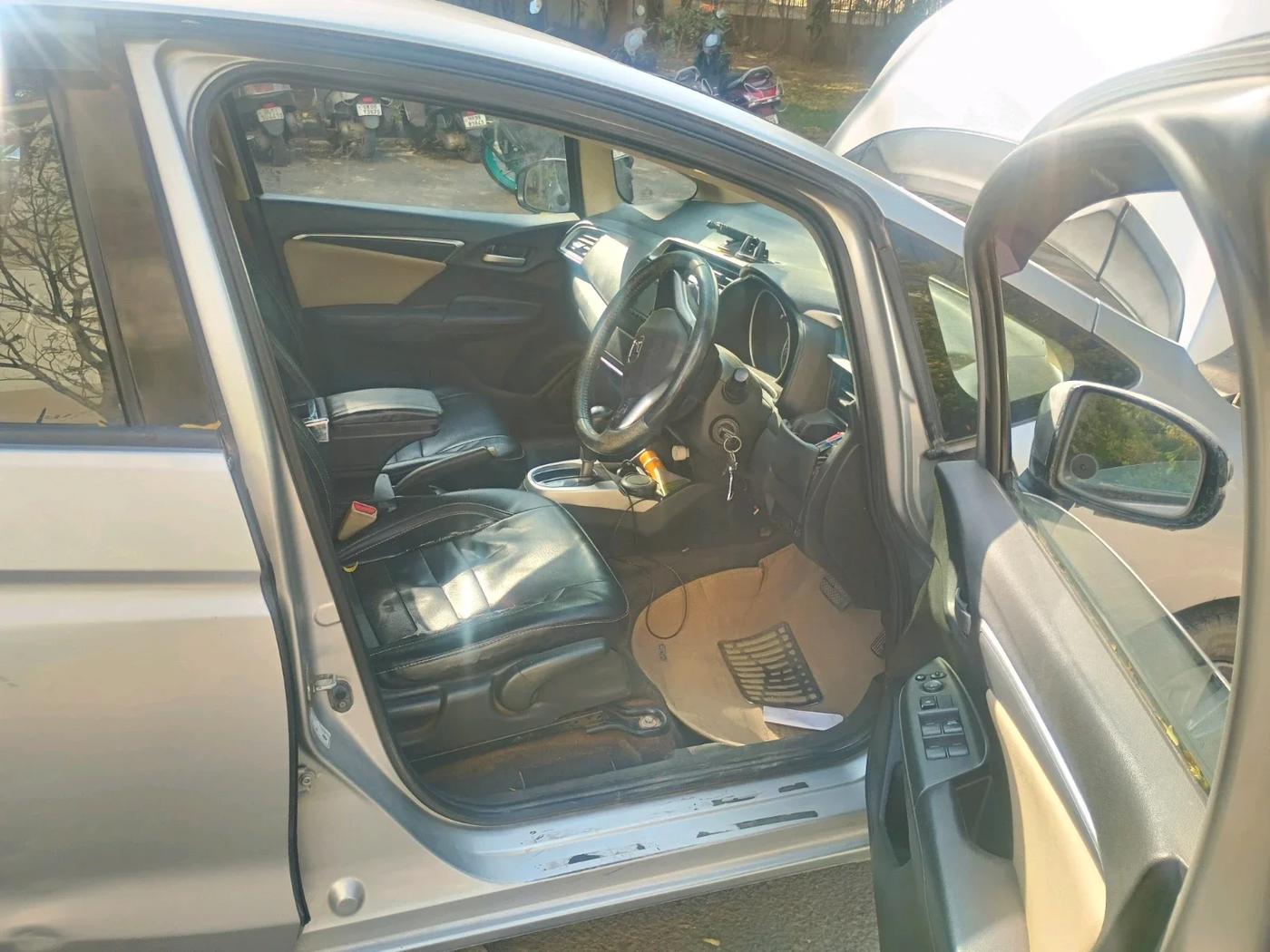 2015 Honda Jazz 1.2L I-VTEC V AT, CNG, Automatic, 1,30,988 km, interior