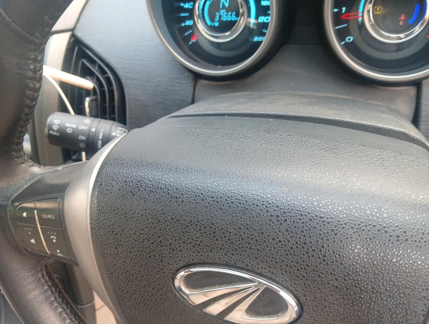 2017 Mahindra XUV500 W10 1.99, Diesel, Manual, 37,666 km, interior