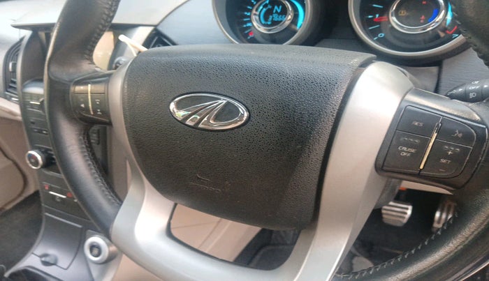 2017 Mahindra XUV500 W10 1.99, Diesel, Manual, 37,666 km, interior