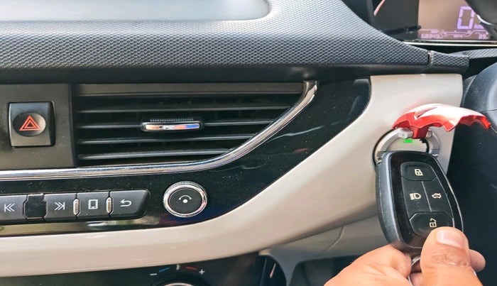 2021 Tata NEXON XZ PLUS PETROL SUNROOF, Petrol, Manual, 68,349 km, interior