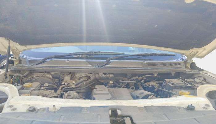 2018 Mahindra TUV300 T8, Diesel, Manual, 1,05,821 km, exterior