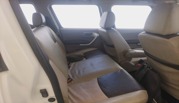 2018 Mahindra TUV300 T8, Diesel, Manual, 1,05,821 km, interior