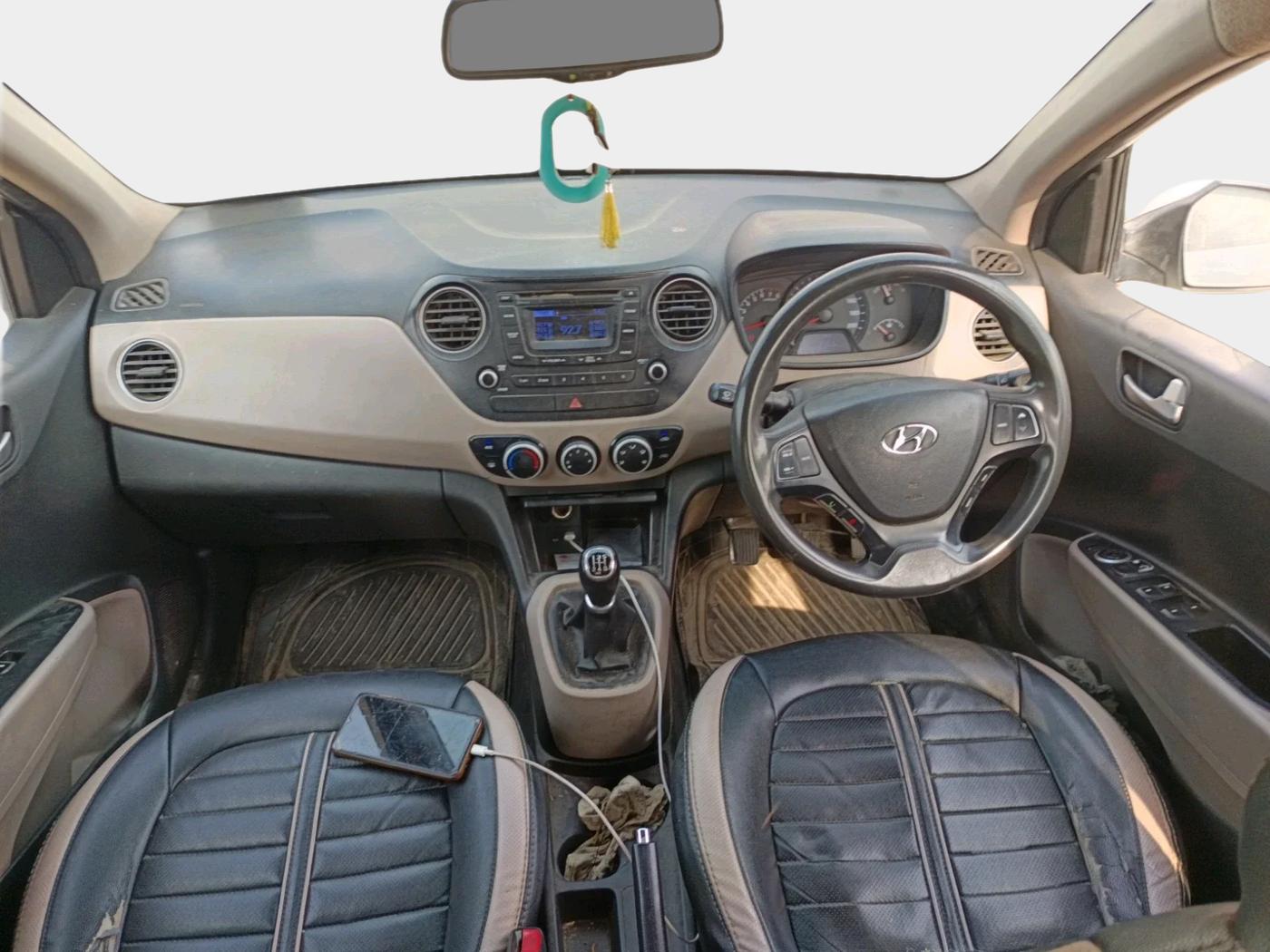 2016 Hyundai Xcent SX 1.2, CNG, Manual, 1,11,225 km, interior