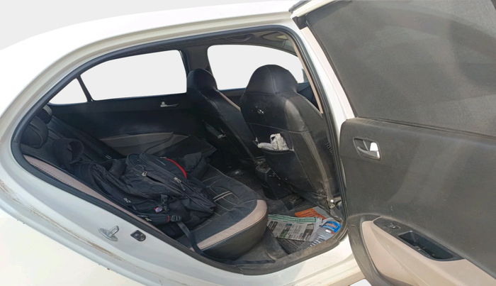 2016 Hyundai Xcent SX 1.2, Petrol, Manual, 1,11,225 km, interior