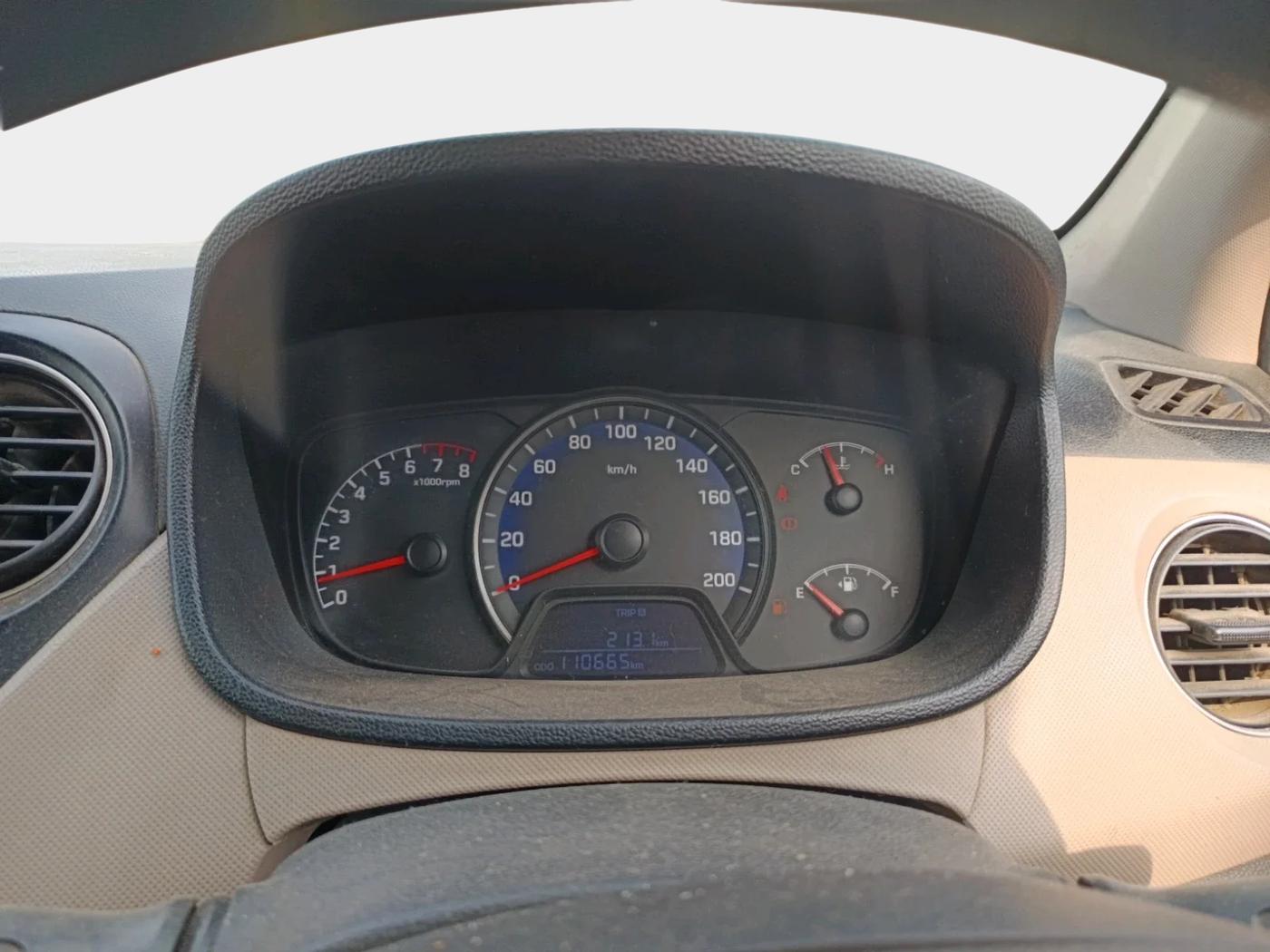 2016 Hyundai Xcent SX 1.2, CNG, Manual, 1,11,225 km, interior
