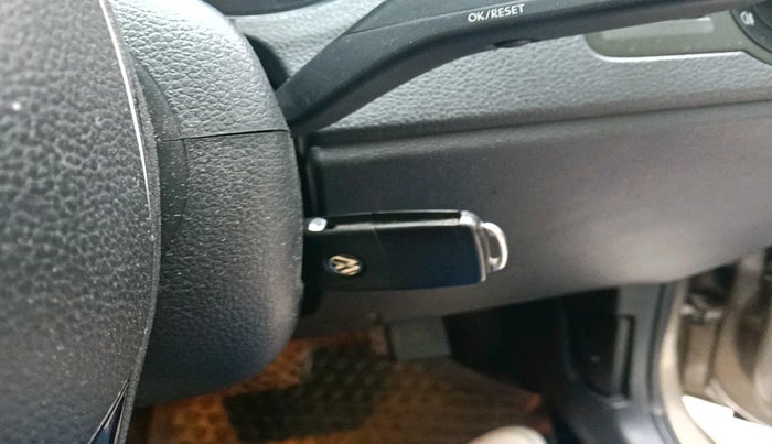 2015 Volkswagen Vento HIGHLINE PETROL AT, Petrol, Automatic, 93,178 km, interior