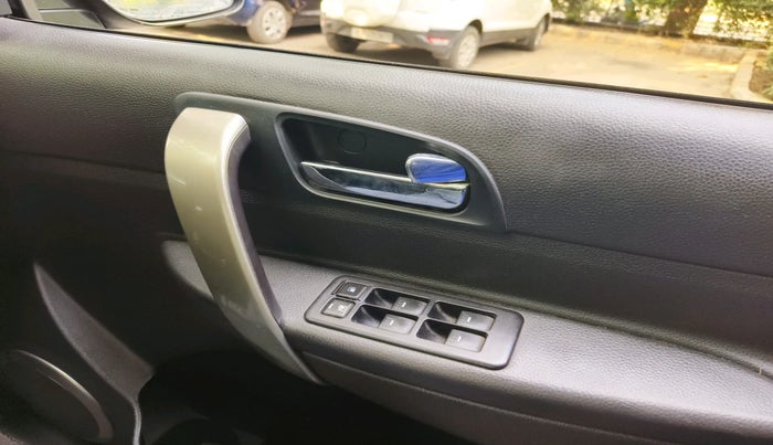 2016 Tata Safari Storme 2.2 EX 4X2, Diesel, Manual, 90,064 km, interior